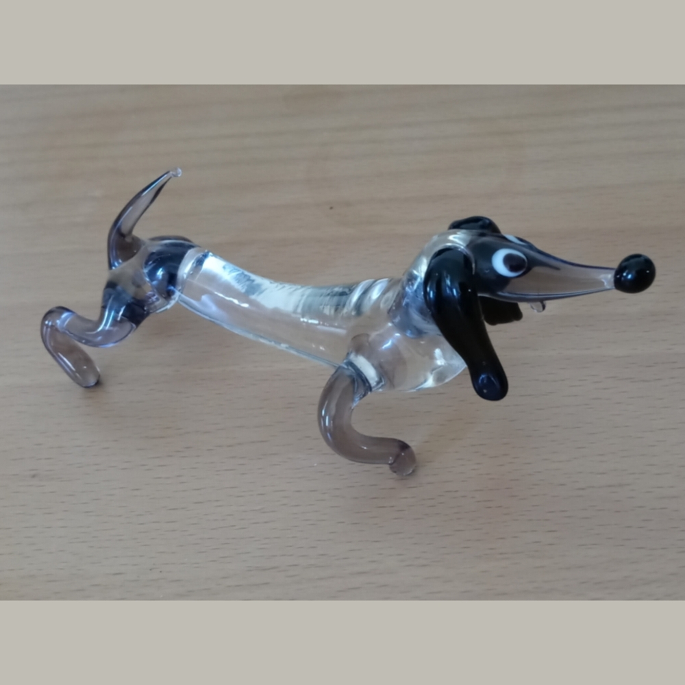 Small Glass Weiner Dog Daschund Figurine